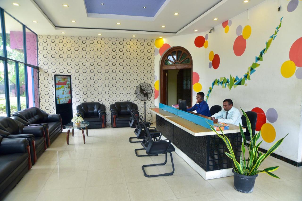 Hotel Blue Sky Kurunegala Luaran gambar